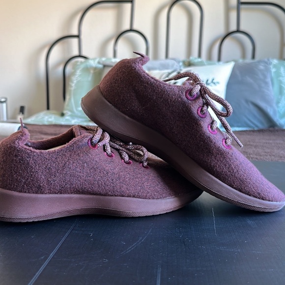 *Like New* Women’s Allbirds Wool Runners Maroon Size 8 - Picture 4 of 6